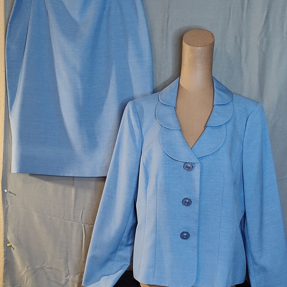 LeSuit 2 piece Set with Jacket & Skirt